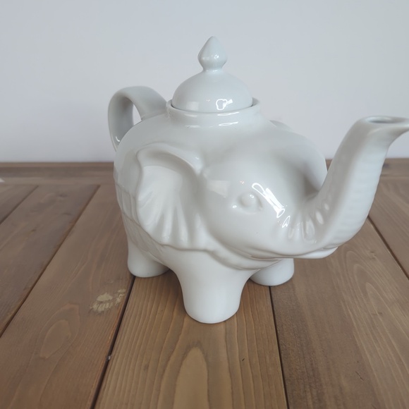 Cordon Bleu White Elephant Tea Pot - Picture 4 of 8
